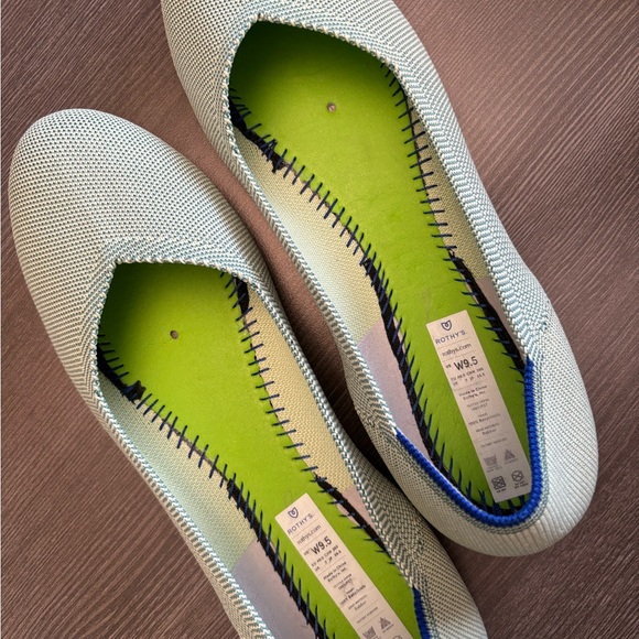 Pristine Rothy's Green Flats - Picture 10 of 12